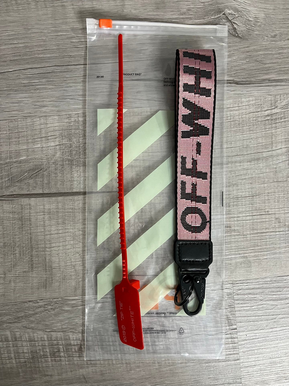 OFF WHITE KEY CHAINS